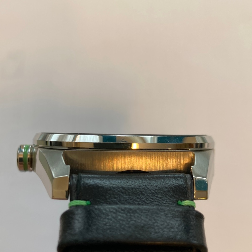 Citizen Eco Drive E111-S108659 black and green watch, leather strap, stainless - Picture 8 of 17